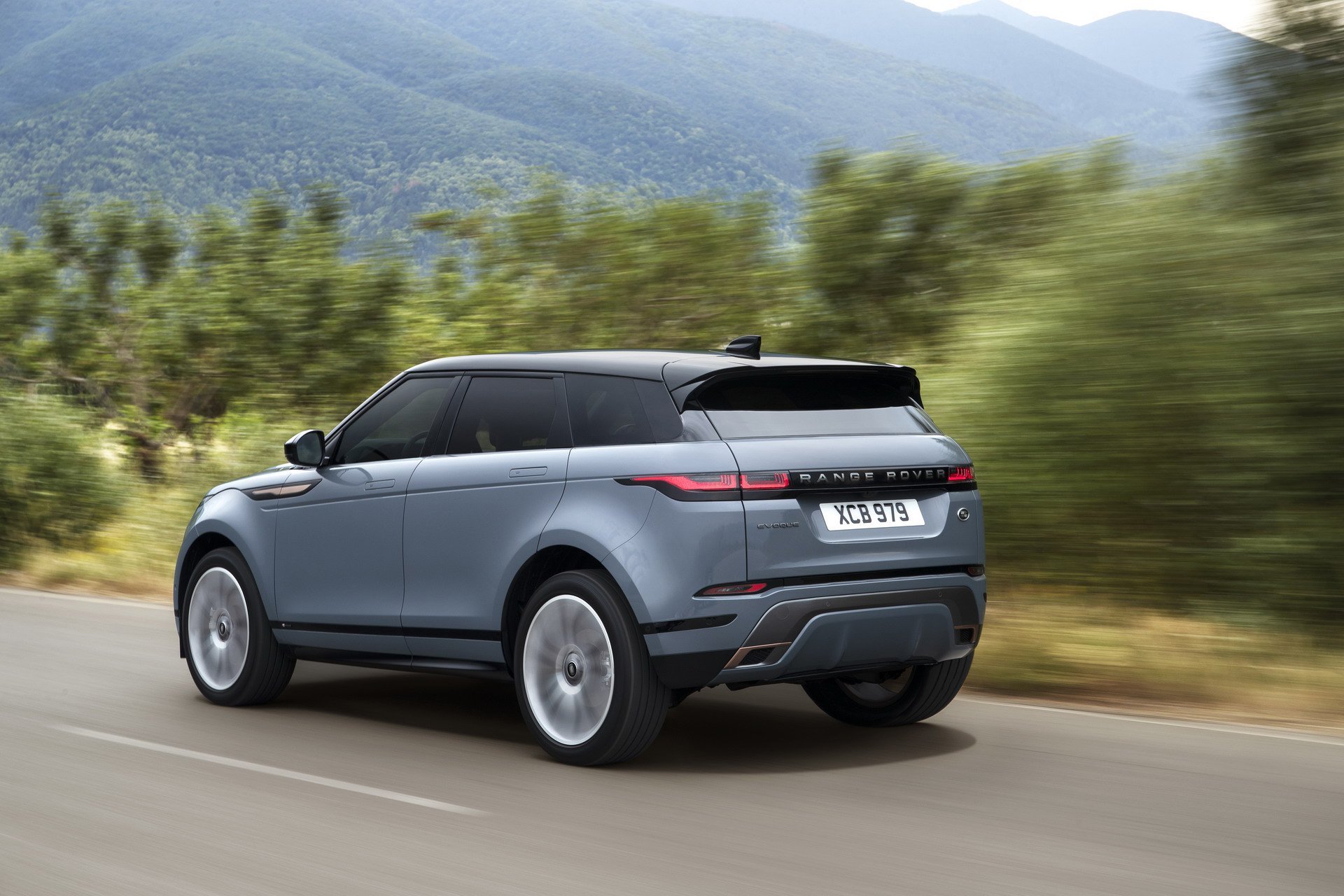 Foto fiancata nuova Evoque 2019