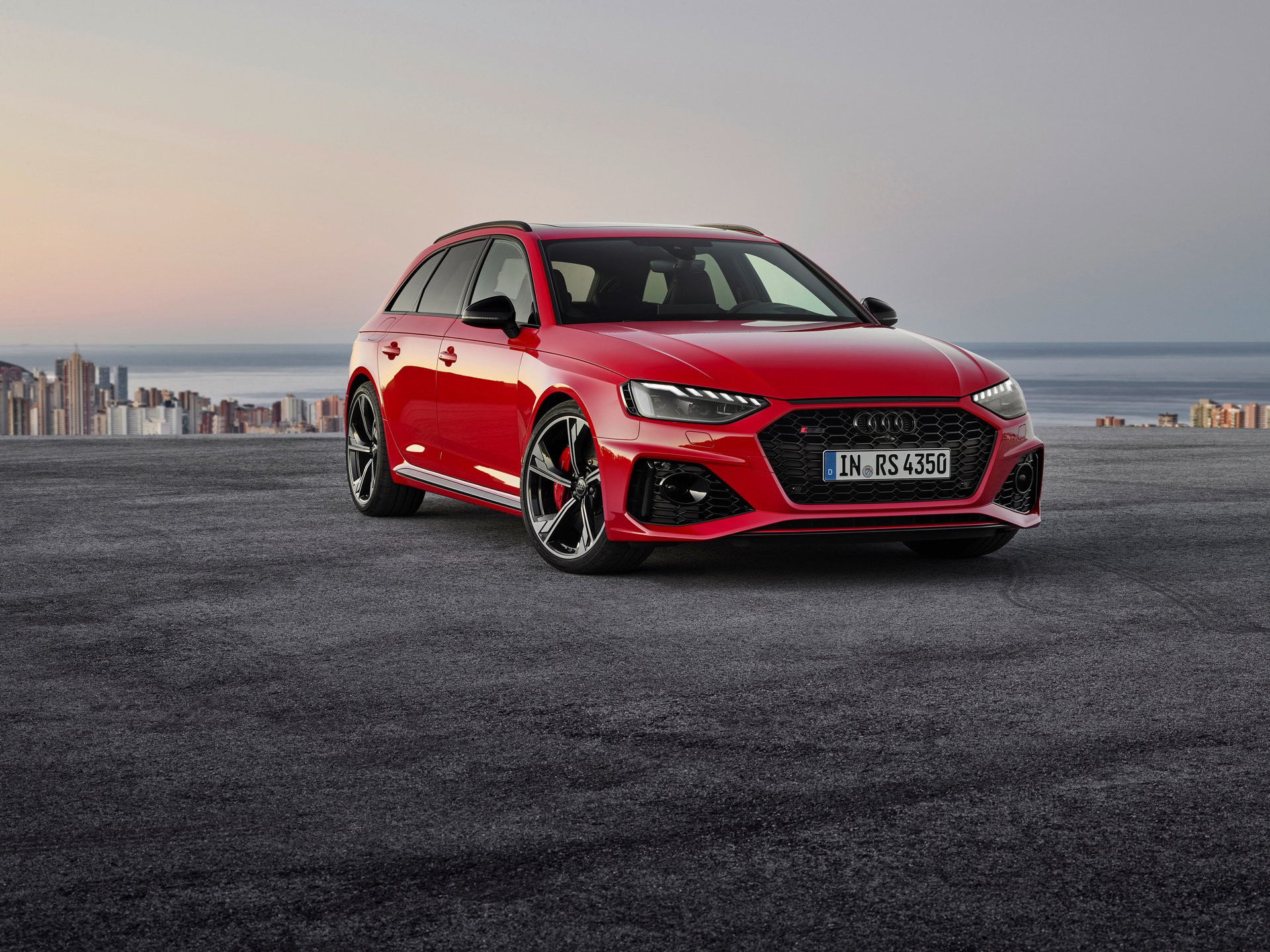 Immagine frontale nuova Audi RS 4 Avant 2020