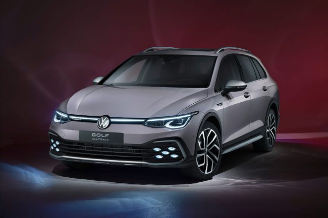 Immagine frontale nuova VW Golf sw Alltrack 2021