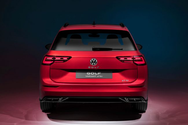 Immagine posteriore nuova VW Golf 8 SW Variant