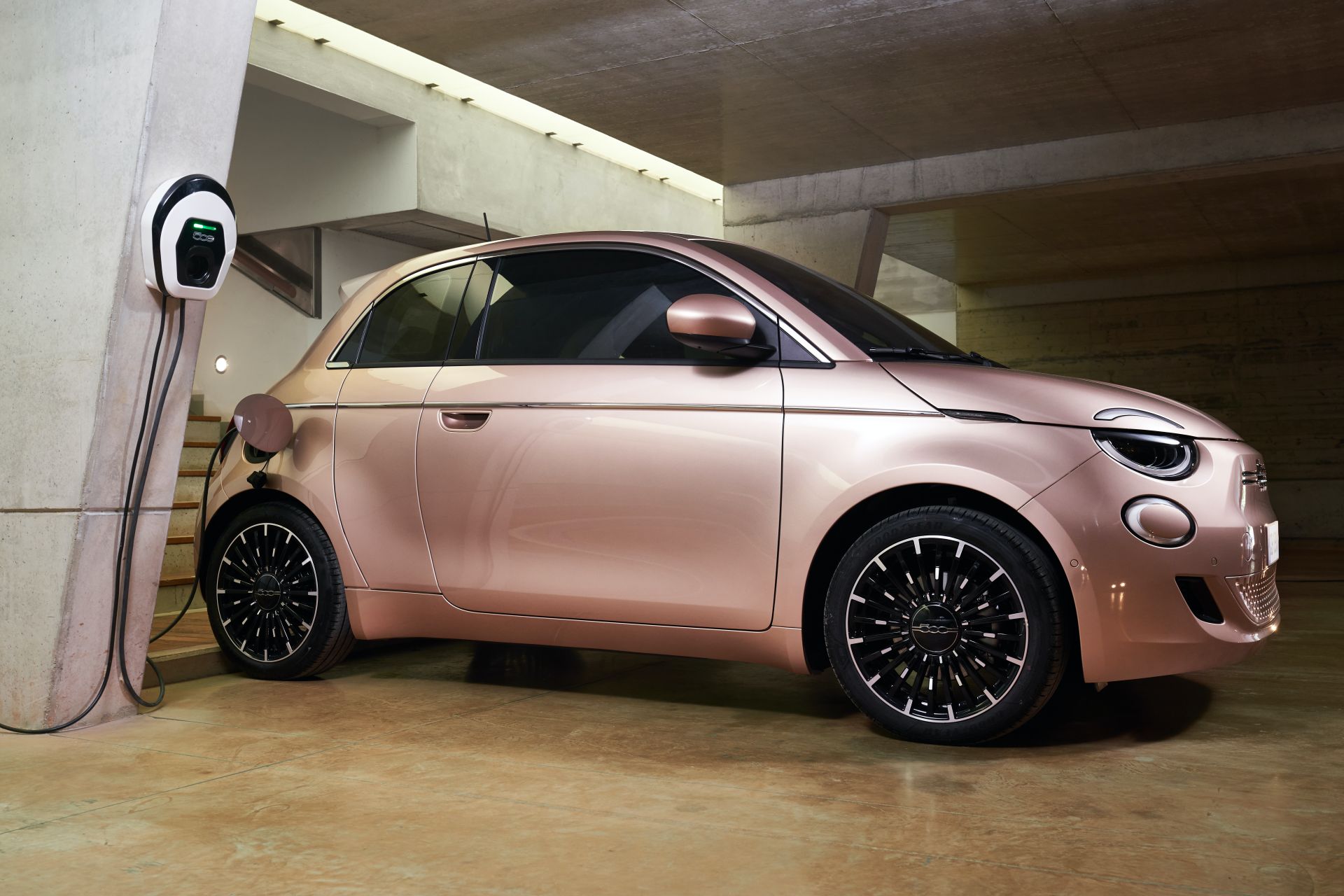 Fiat 500 elettrica rose gold