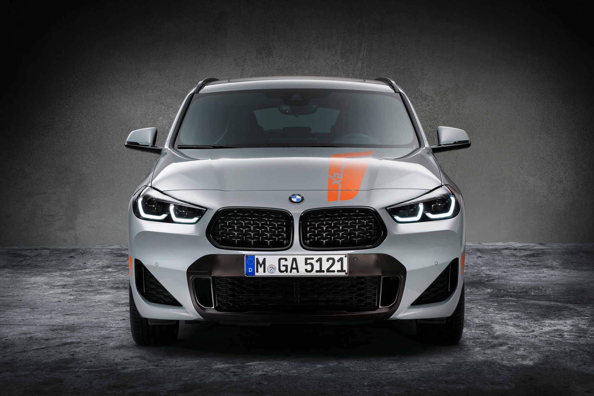 Immagine frontale nuova BMW X2 M Mesh Edition 2021