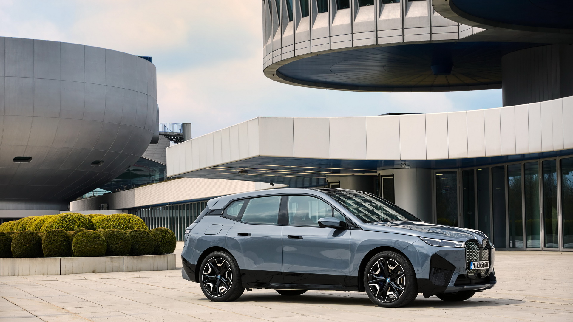 Nuova BMW iX xDrive 40 e xDrive50