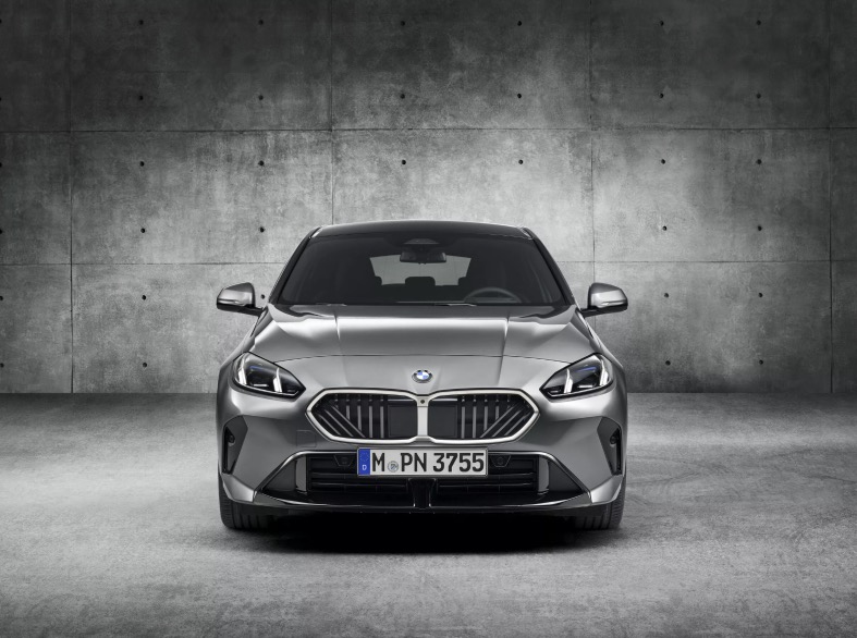 Immagine Frontale nuova BMW Serie 1 2024