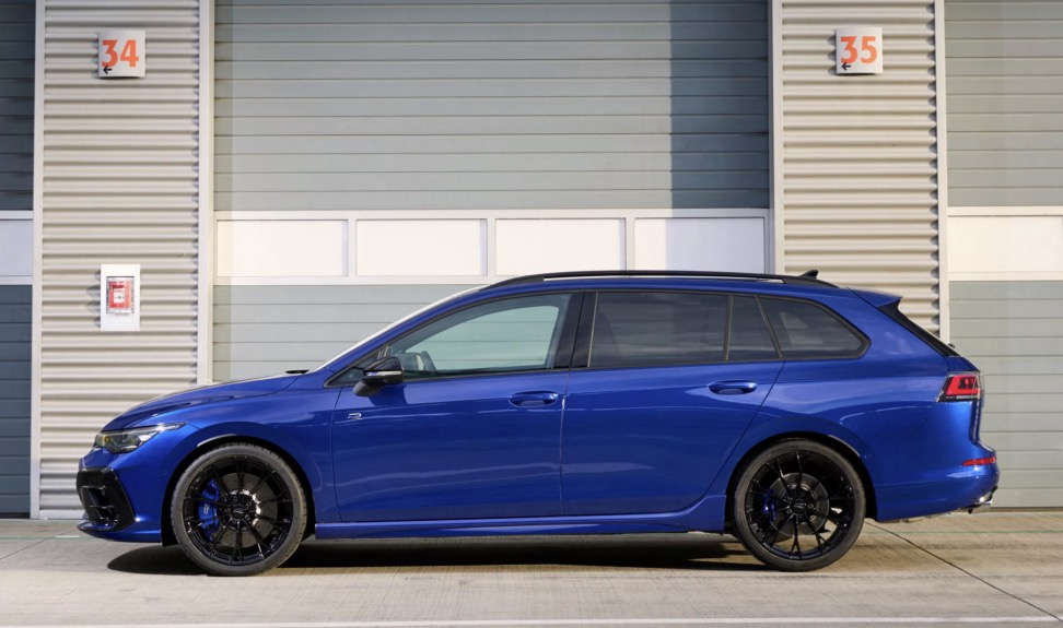 Immagine fiancata nuova VW Golf R Wagon 2025