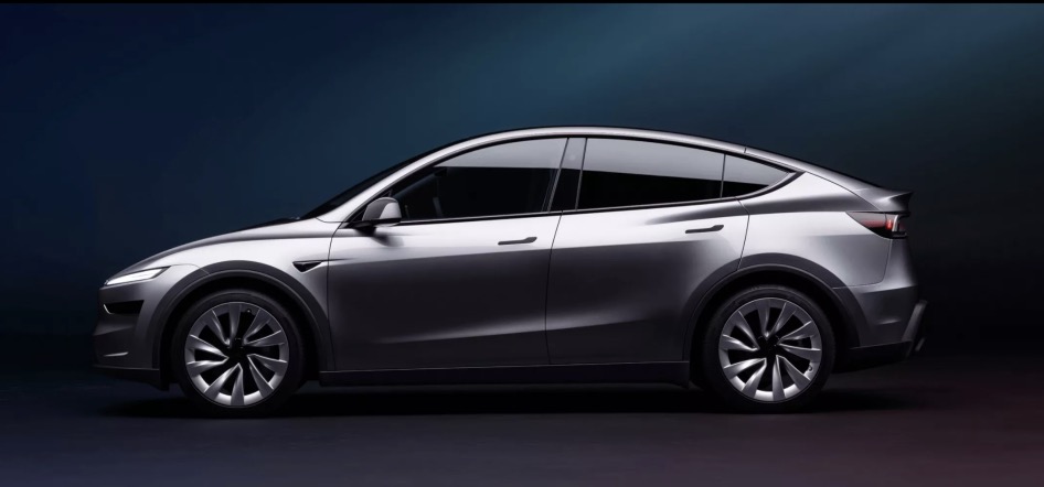 Foto fiancata nuova Tesla Model Y 2025