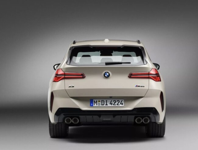 Immagine posteriore nuova BMW X3 M50